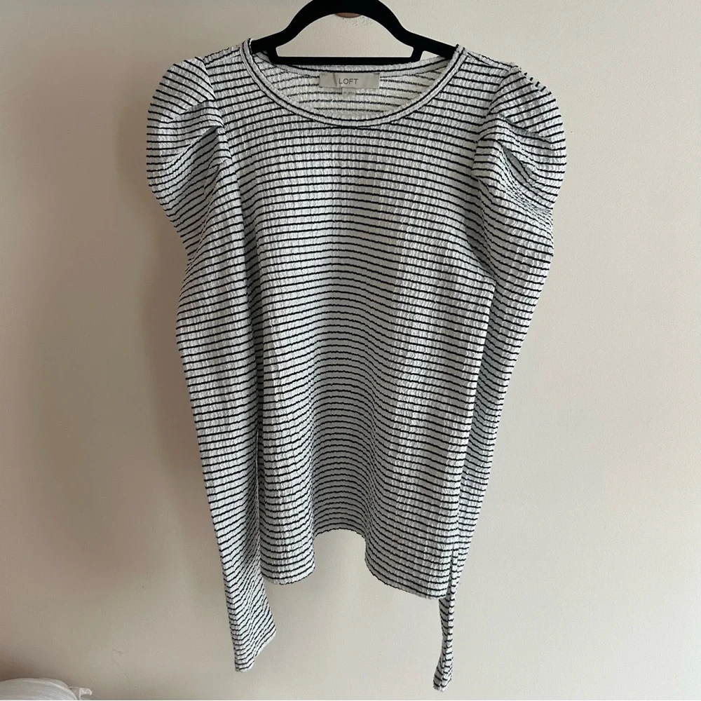 Navy Striped Loft Top‎ With Puff Sleeves; Size: XS